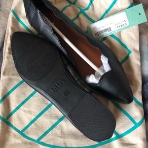 Mia Amari Scallop Trim Flats